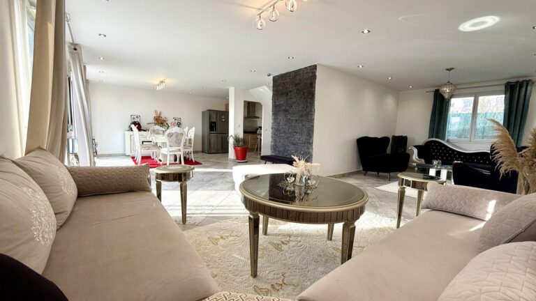 Superbe maison 4 chambres – Volumes exceptionnels – Terrasse sans vis-à-vis